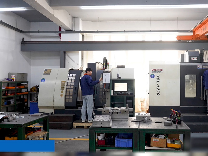 用于定制塑料部件制造的先进 CNC 模具制造
