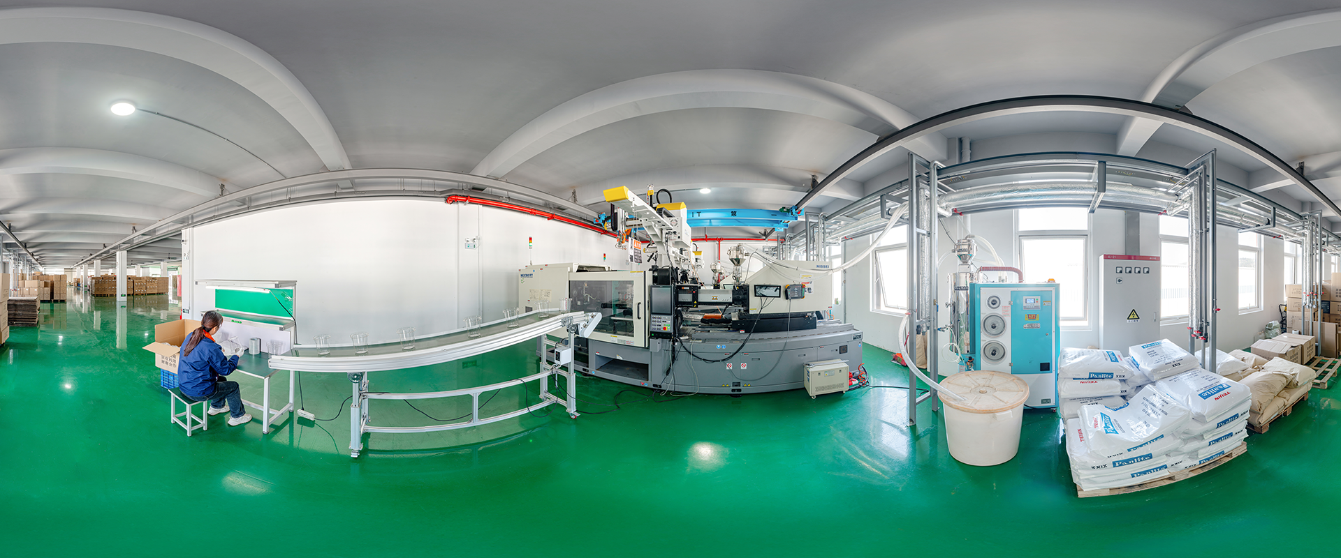 Precision injection molding machine workshop for high-volume plastic components